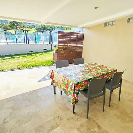Studio dans petit complexe tranquille Petite Île Extérieur photo