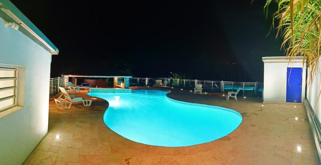 Studio dans petit complexe tranquille Petite Île Extérieur photo