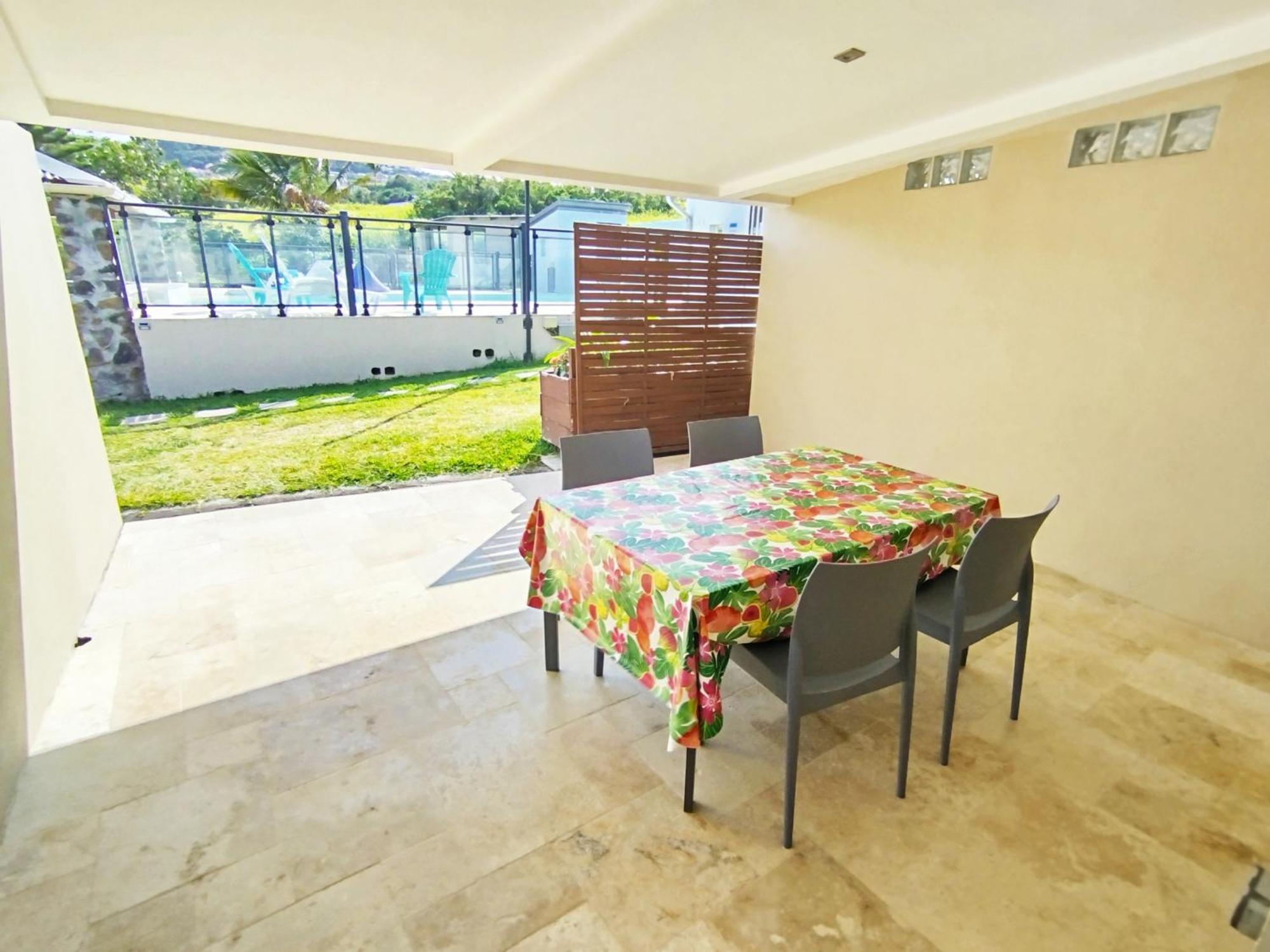 Studio dans petit complexe tranquille Petite Île Extérieur photo
