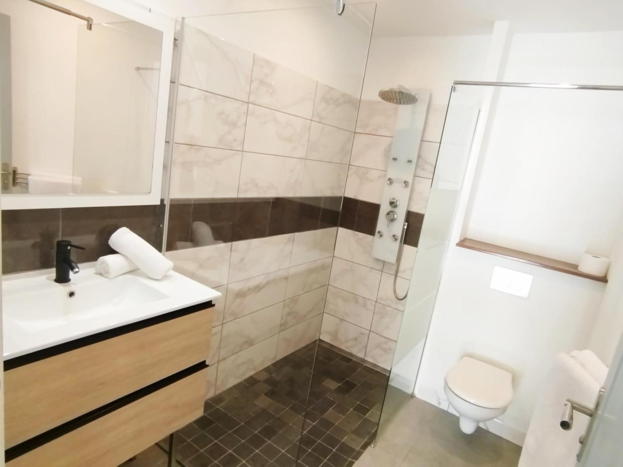 Studio dans petit complexe tranquille Petite Île Extérieur photo